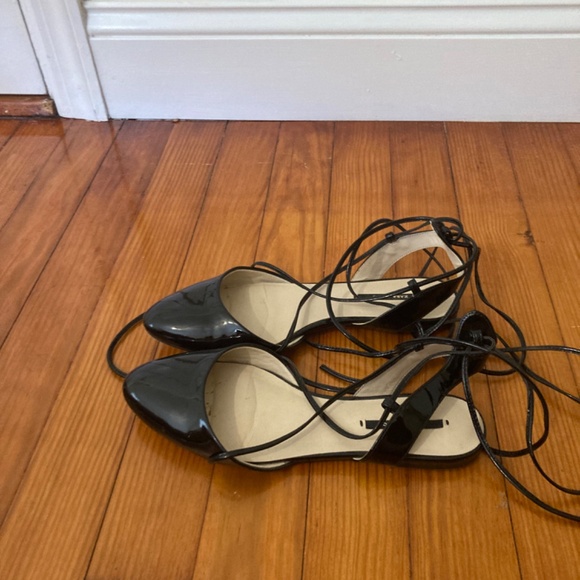 Patent leather tie up ballet flat - Picture 2 of 3